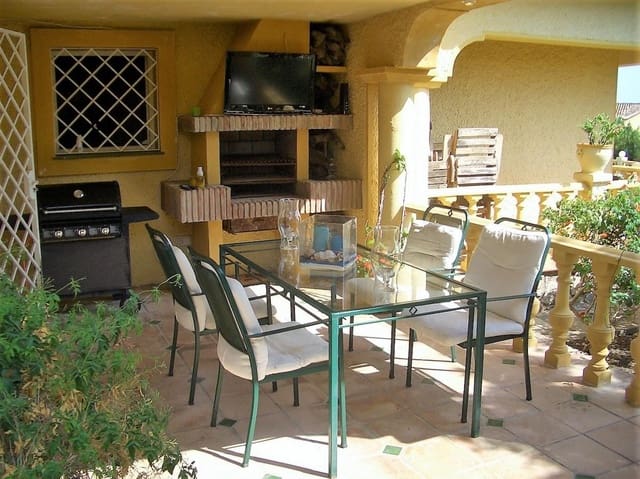 4 soveværelse Villa til salg i Estepona med swimmingpool - € 690.000 (Ref: 9553285)