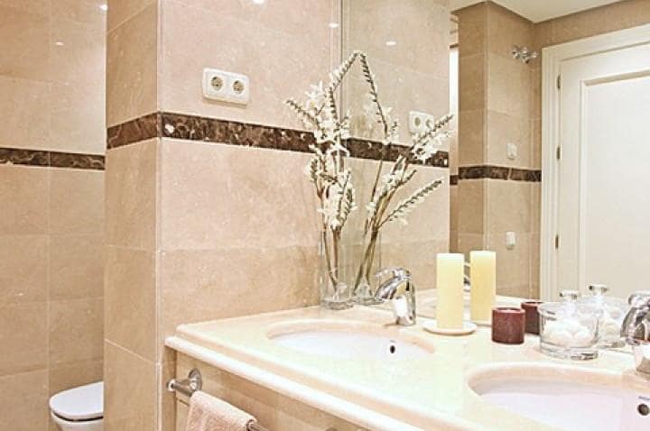 Ático de 3 habitaciones en Marbella en venta con piscina garaje - 1.200.000 € (Ref: 9553291)