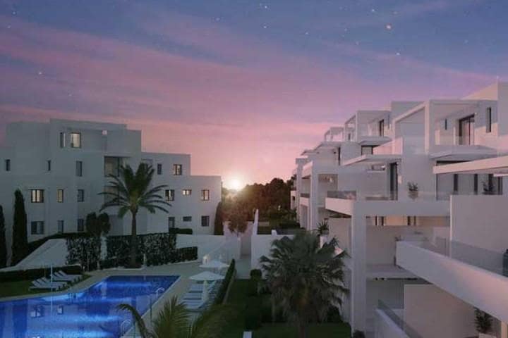 3 soveværelse Penthouse til salg i Estepona med swimmingpool garage - € 715.000 (Ref: 9553296)