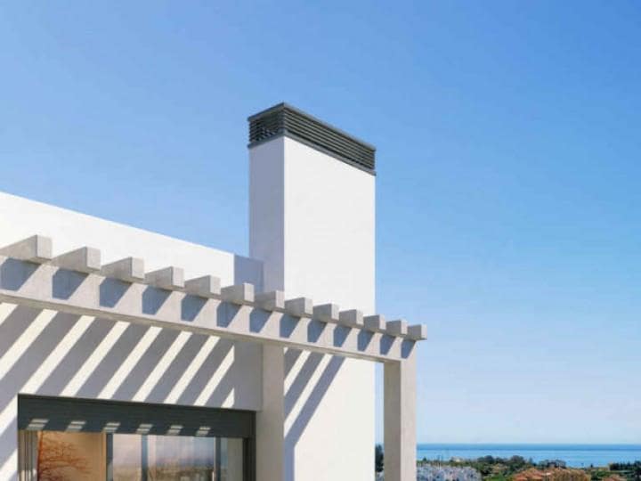 Chalet de 4 habitaciones en Estepona en venta con piscina garaje - 710.000 € (Ref: 9553297)