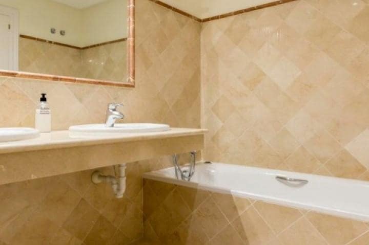 3 quarto Casa em Banda para venda em Marbella com piscina - 340 000 € (Ref: 9553303)