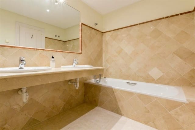 3 sypialnia Dom na sprzedaż w Marbella z basenem - 340 000 € (Ref: 9553303)