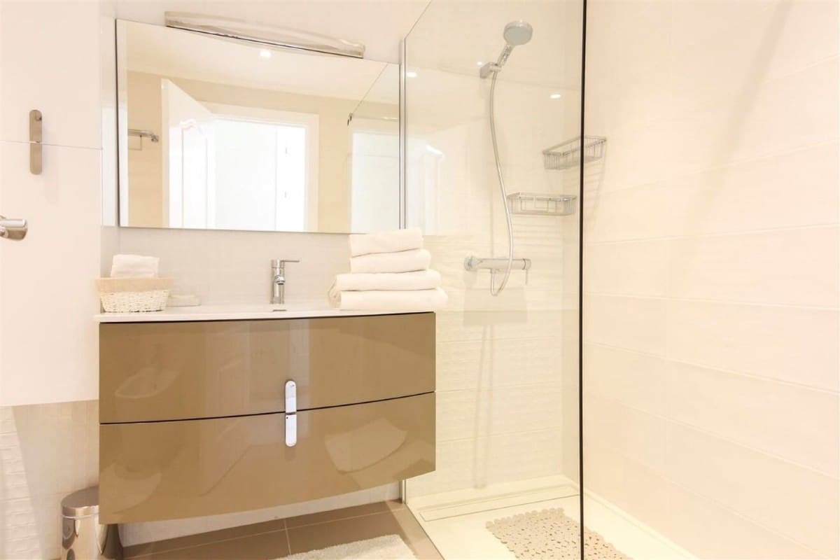 3 sypialnia Apartament na sprzedaż w Marbella z basenem garażem - 750 000 € (Ref: 9553306)