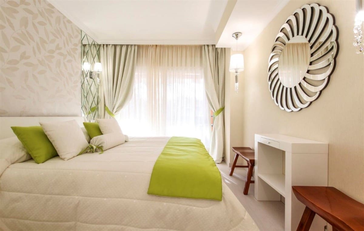 3 sypialnia Apartament na sprzedaż w Marbella z basenem garażem - 750 000 € (Ref: 9553306)