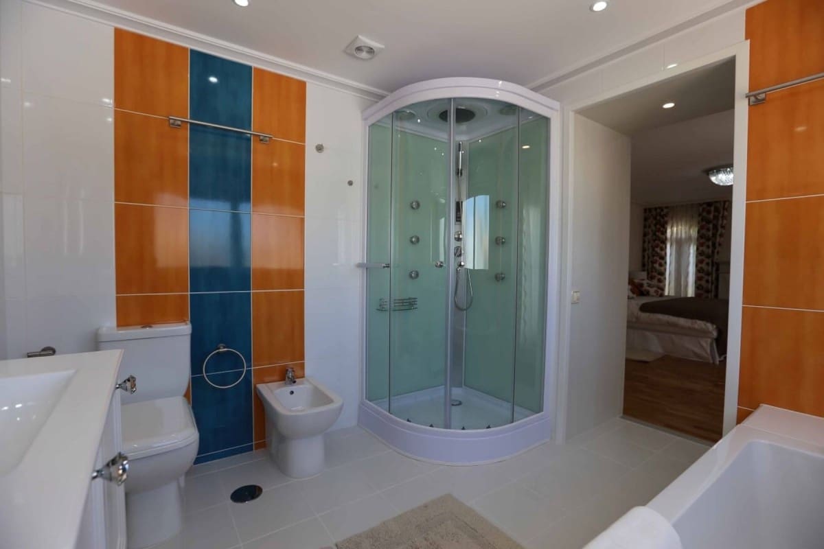 4 soveværelse Villa til salg i Marbella med swimmingpool - € 1.200.000 (Ref: 9553307)