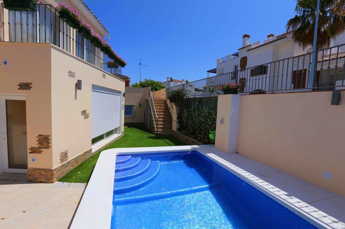 4 soveværelse Villa til salg i Marbella med swimmingpool - € 1.200.000 (Ref: 9553307)