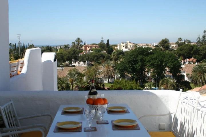 Ático de 2 habitaciones en Marbella en venta con piscina - 650.000 € (Ref: 9553310)