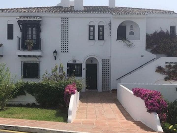 Ático de 2 habitaciones en Marbella en venta con piscina - 650.000 € (Ref: 9553310)