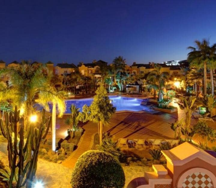 Ático de 2 habitaciones en Puerto Banus en venta con piscina garaje - 549.500 € (Ref: 9553313)