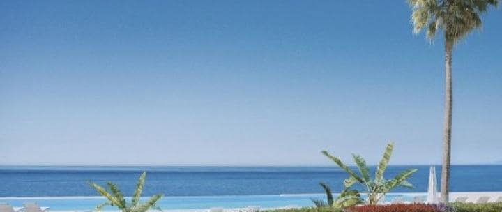 Apartamento de 3 habitaciones en Estepona en venta con piscina - 2.675.000 € (Ref: 9553326)