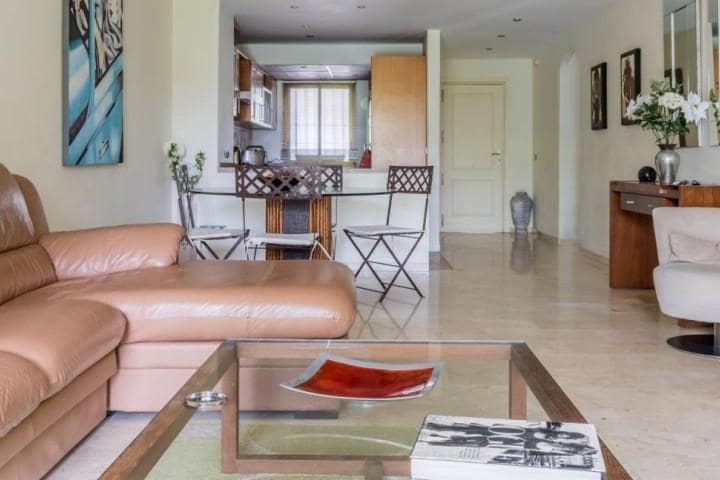 2 bedroom Apartment for sale in Marbella with pool - € 450,000 (Ref: 9553329)