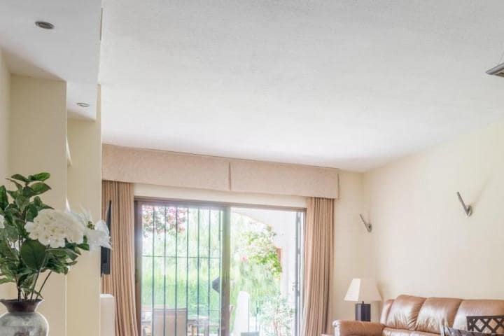 2 bedroom Apartment for sale in Marbella with pool - € 450,000 (Ref: 9553329)