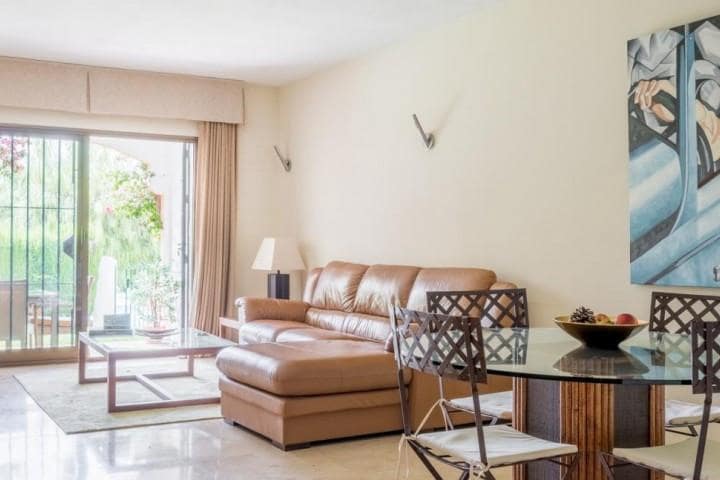 2 bedroom Apartment for sale in Marbella with pool - € 450,000 (Ref: 9553329)
