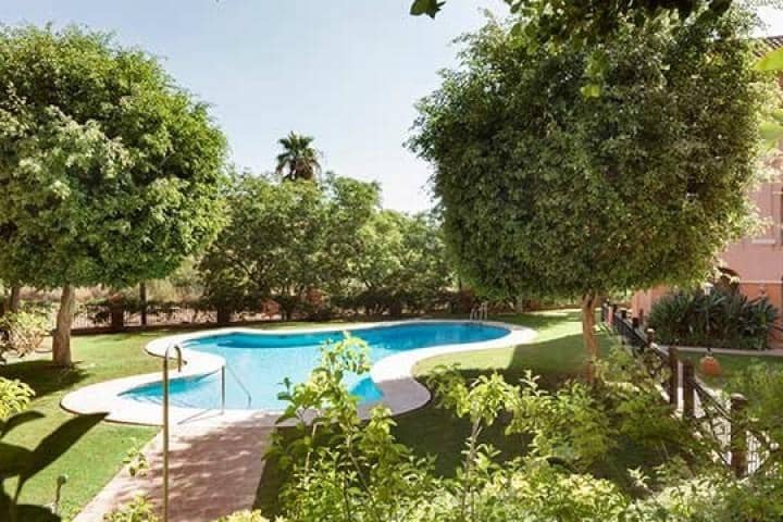 Apartamento de 2 habitaciones en Benahavís en venta con piscina garaje - 417.500 € (Ref: 9553374)