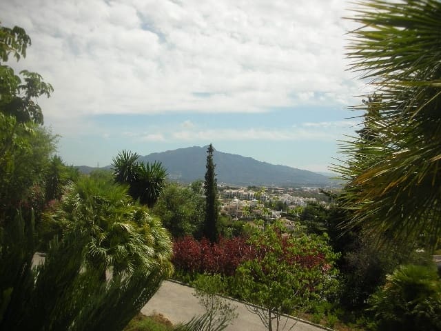 5 Zimmer Villa zu verkaufen in Marbella mit Pool Garage - 1.500.000 € (Ref: 9553382)