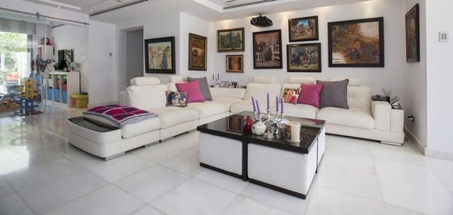 Chalet de 5 habitaciones en Marbella en venta con piscina garaje - 2.495.000 € (Ref: 9553387)