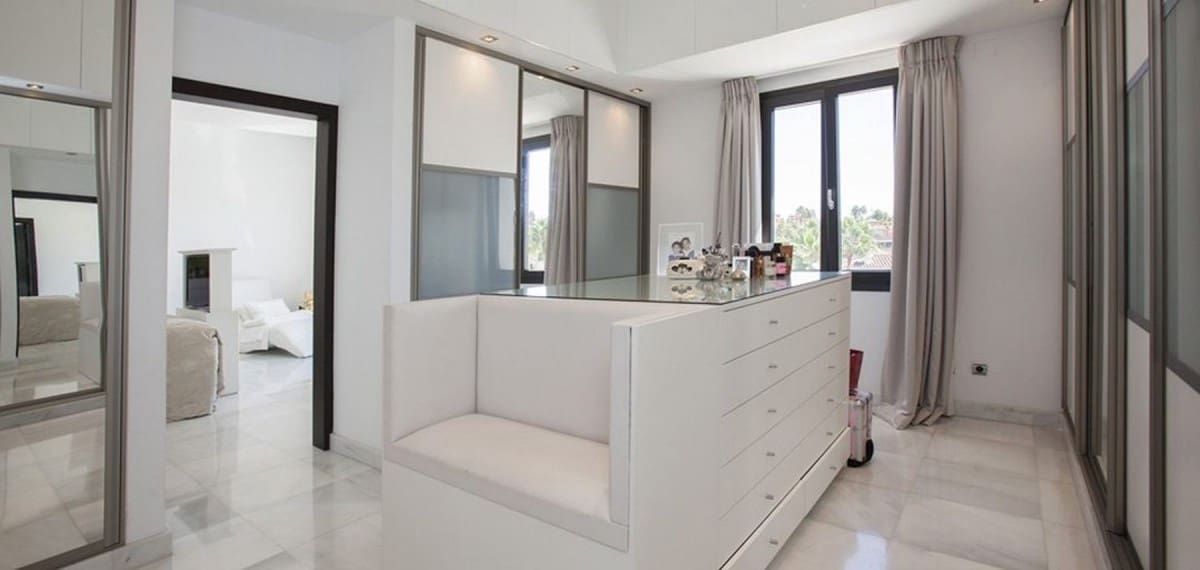 Chalet de 5 habitaciones en Marbella en venta con piscina garaje - 2.495.000 € (Ref: 9553387)