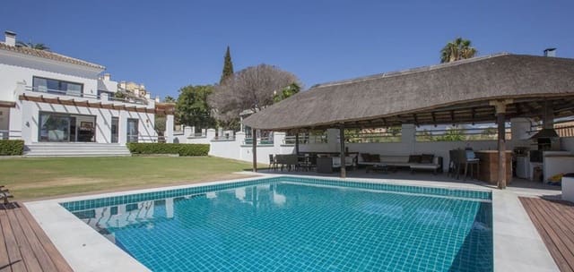 Chalet de 5 habitaciones en Marbella en venta con piscina garaje - 2.495.000 € (Ref: 9553387)