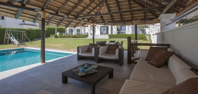 Chalet de 5 habitaciones en Marbella en venta con piscina garaje - 2.495.000 € (Ref: 9553387)