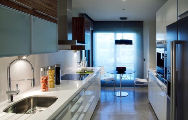 Apartamento de 2 habitaciones en Estepona en venta con piscina garaje - 900.000 € (Ref: 9553391)