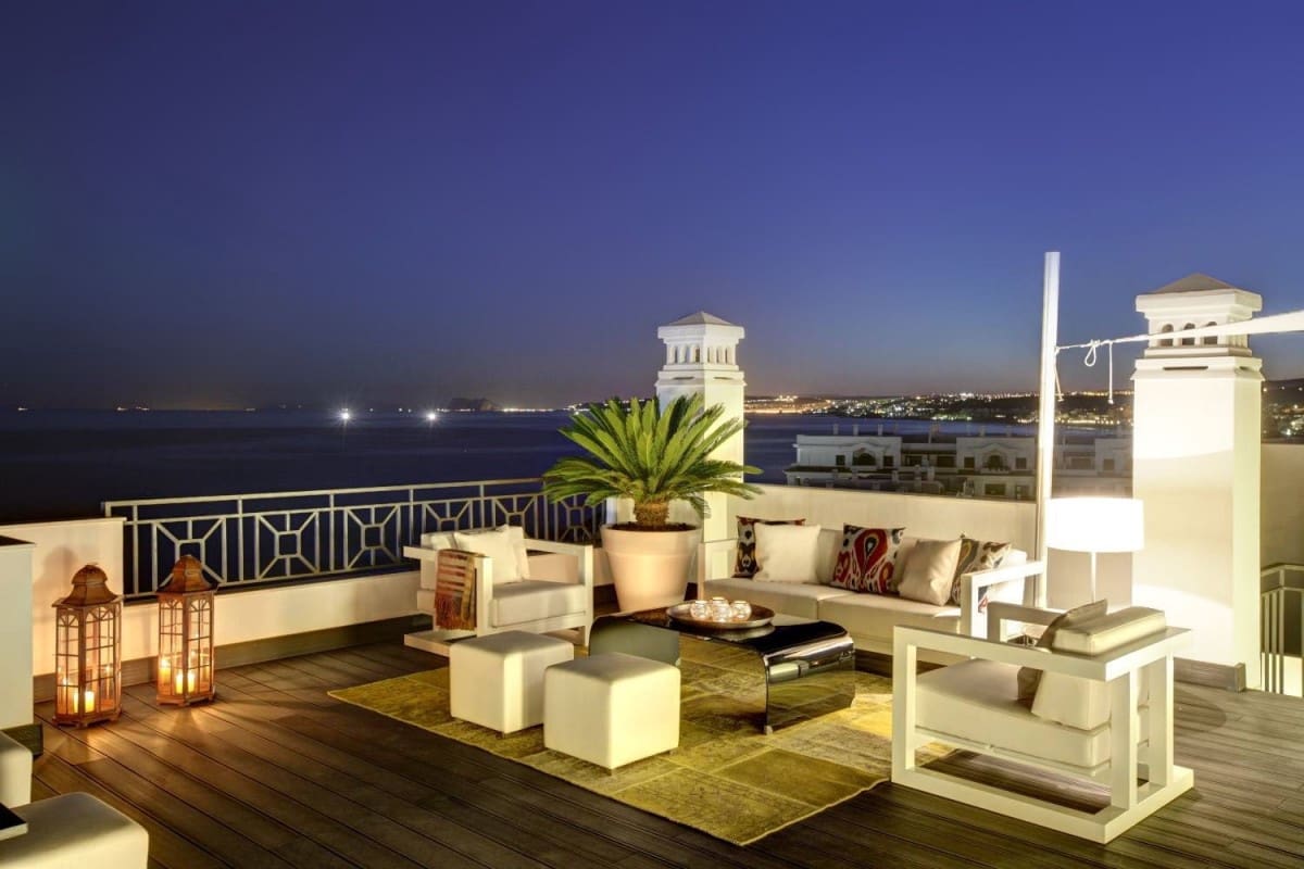 Apartamento de 2 habitaciones en Estepona en venta con piscina garaje - 900.000 € (Ref: 9553391)