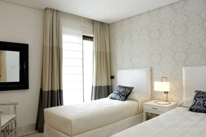 Apartamento de 2 habitaciones en Estepona en venta con piscina garaje - 900.000 € (Ref: 9553391)