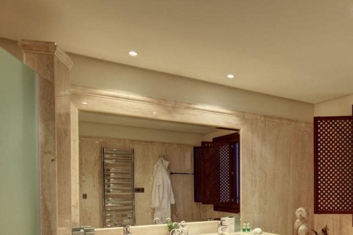 Apartamento de 2 habitaciones en Estepona en venta con piscina garaje - 900.000 € (Ref: 9553391)