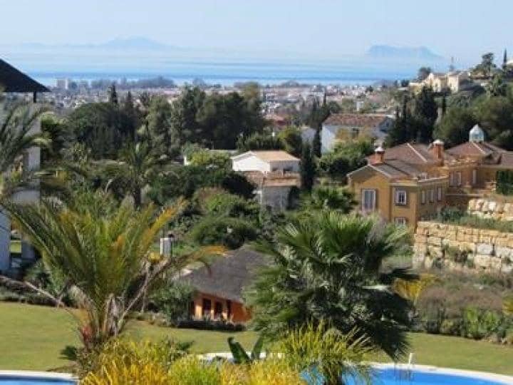 Apartamento de 2 habitaciones en Benahavís en venta con piscina - 350.000 € (Ref: 9553399)