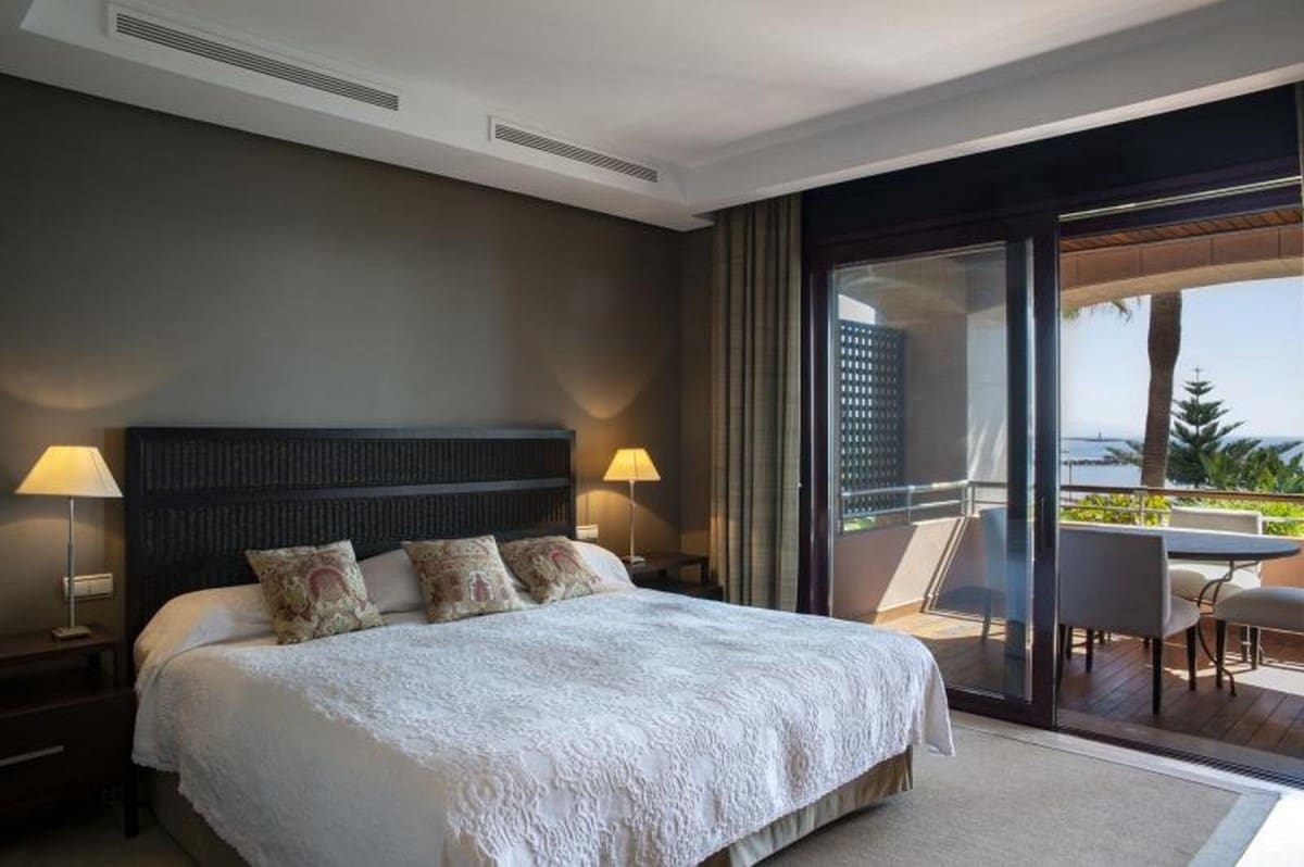 2 bedroom Apartment for sale in Puerto Banus with pool garage - € 1,790,000 (Ref: 9553405)