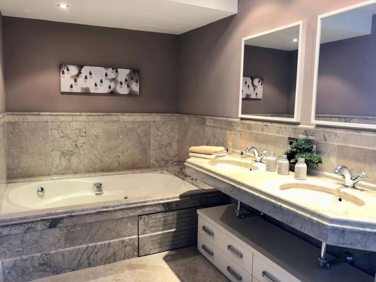 Apartamento de 3 habitaciones en Marbella en venta con piscina - 850.000 € (Ref: 9553406)