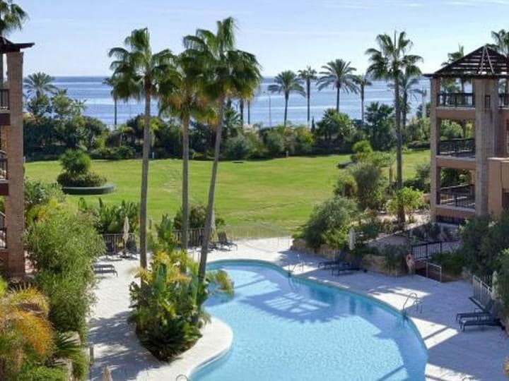 Apartamento de 3 habitaciones en Marbella en venta con piscina - 850.000 € (Ref: 9553406)