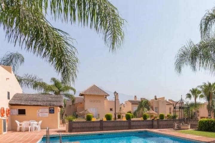 3 makuuhuone Omakotitalo myytävänä paikassa Marbella mukana uima-altaan - 315 000 € (Ref: 9553409)