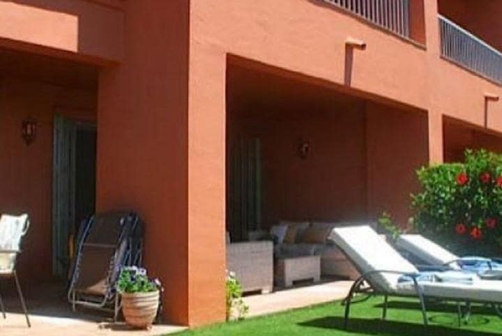 Apartamento de 2 habitaciones en Estepona en venta con piscina garaje - 299.000 € (Ref: 9553410)
