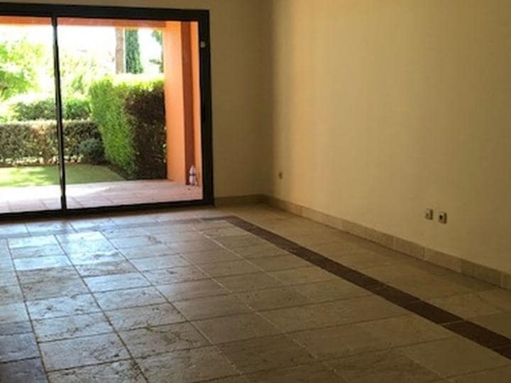 Apartamento de 2 habitaciones en Estepona en venta con piscina garaje - 299.000 € (Ref: 9553410)