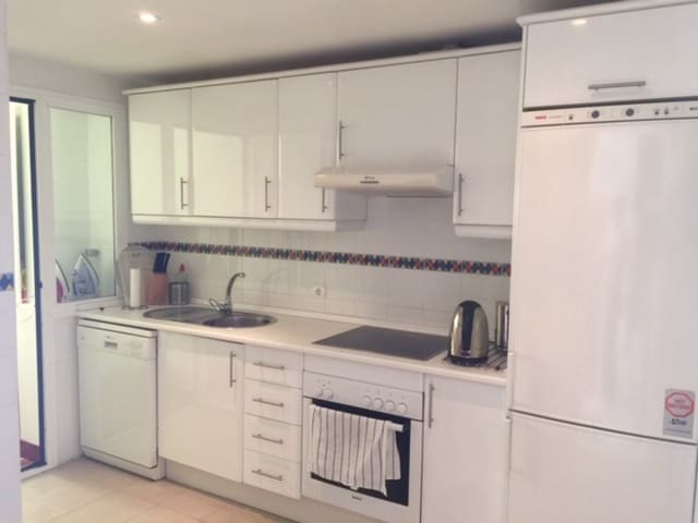 3 sypialnia Dom na sprzedaż w Marbella z basenem garażem - 389 000 € (Ref: 9553420)