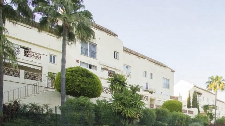 4 makuuhuone Omakotitalo myytävänä paikassa Marbella mukana uima-altaan 
autotalli - 395 000 € (Ref: 9553426)