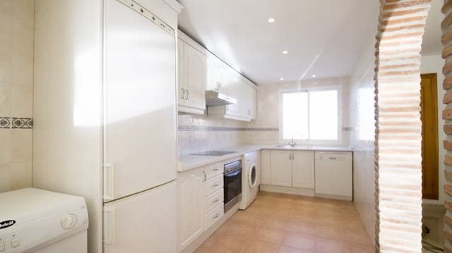 4 slaapkamer Huis te koop in Marbella met zwembad garage - € 395.000 (Ref: 9553426)