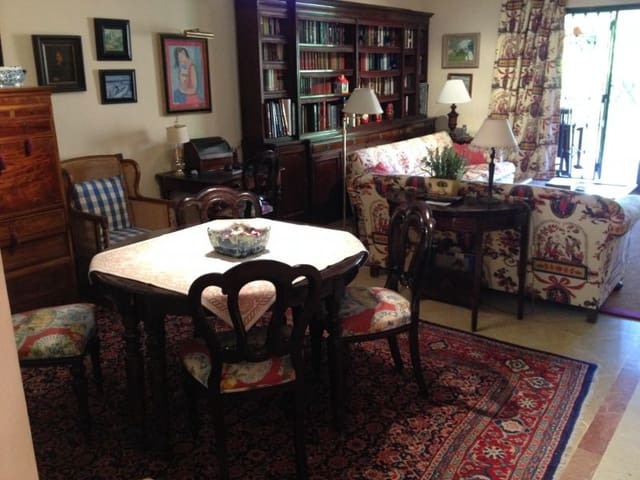 4 soveværelse Byhus til salg i Marbella med swimmingpool garage - € 599.500 (Ref: 9553433)