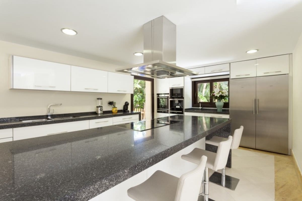 5 camera da letto Villa in vendita in Marbella con piscina garage - 1.595.000 € (Rif: 9553435)