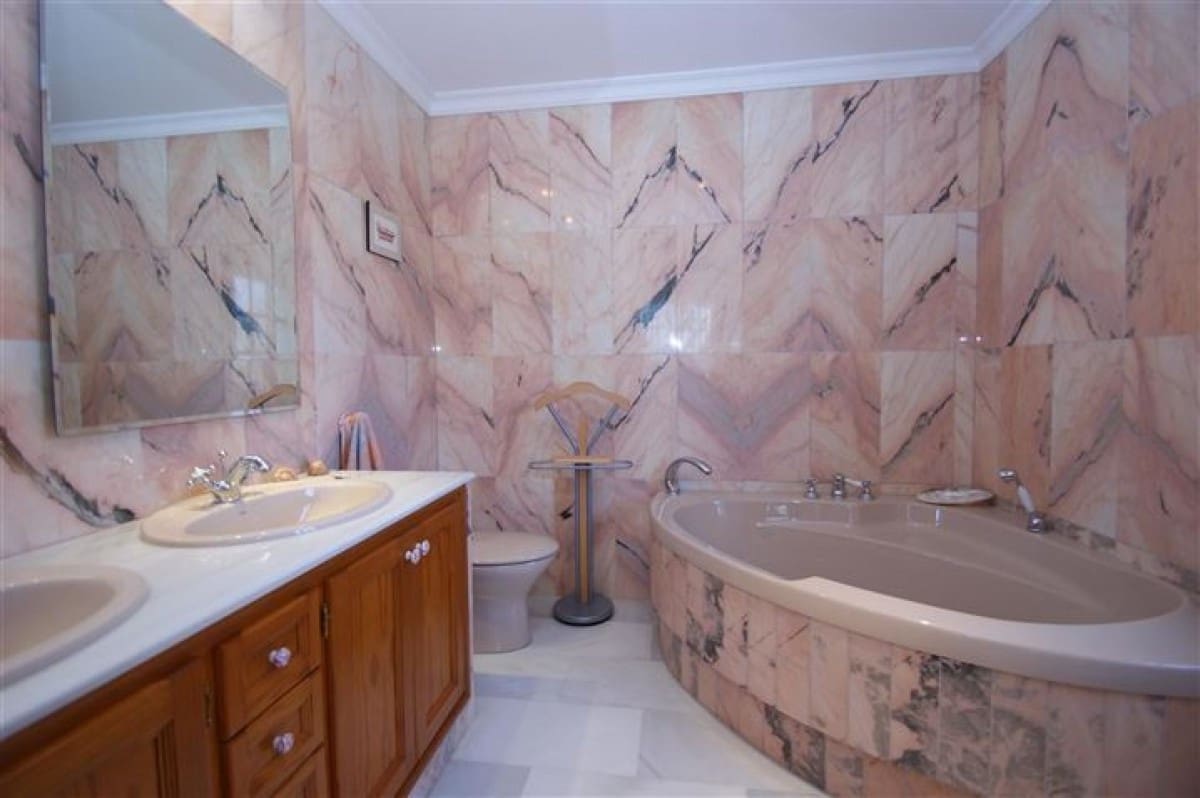 4 camera da letto Villa in vendita in Marbella con piscina garage - 1.190.000 € (Rif: 9553437)