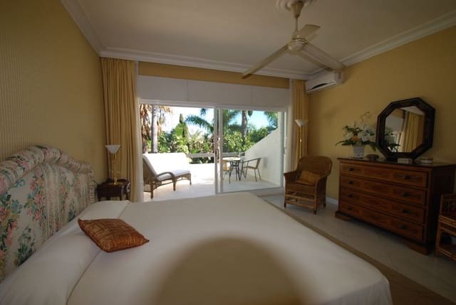 6 soveværelse Villa til salg i Marbella med swimmingpool garage - € 1.875.000 (Ref: 9553443)