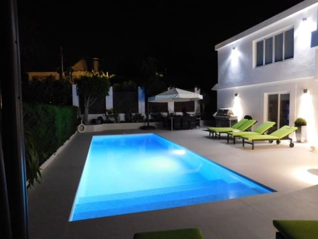 4 soveværelse Villa til salg i Marbella med swimmingpool garage - € 1.295.000 (Ref: 9553444)