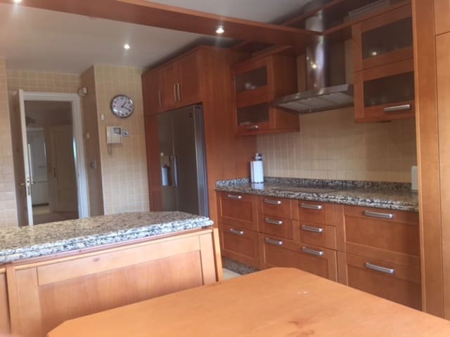 3 soverom Leilighet til salgs i Golden Mile, Marbella med svømmebasseng garasje - € 799 500 (Ref: 9553449)