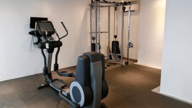 5 sypialnia Willa na sprzedaż w Benahavis z basenem garażem - 1 295 000 € (Ref: 9553451)