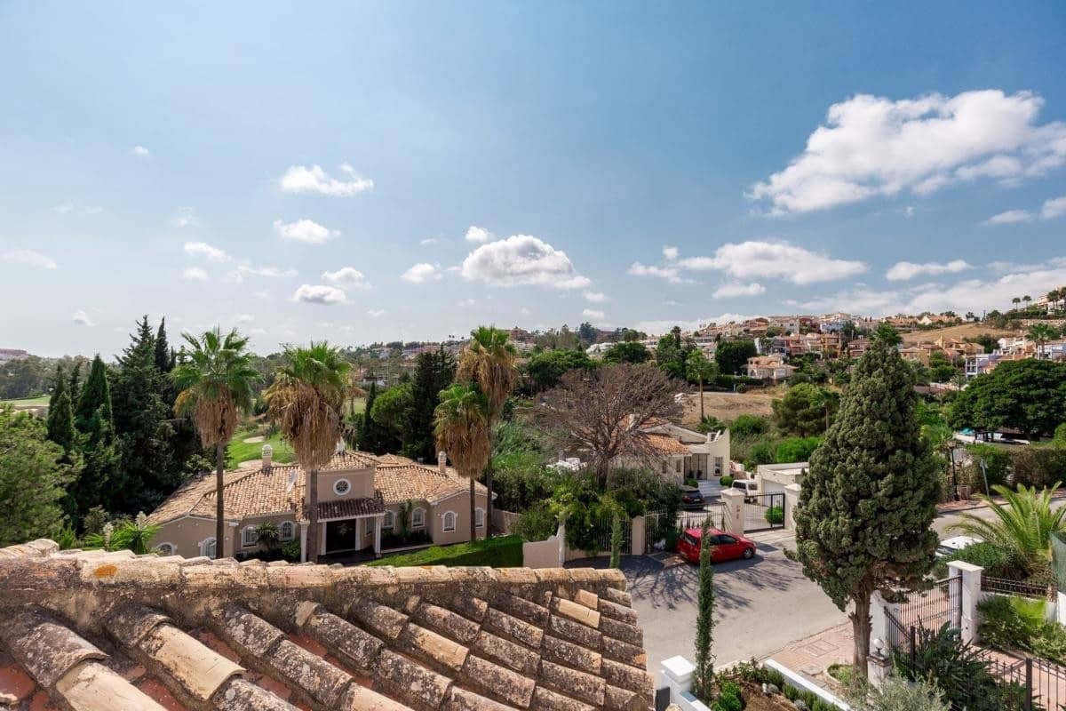 5 bedroom Villa for sale in Marbella with pool garage - € 2,450,000 (Ref: 9553452)