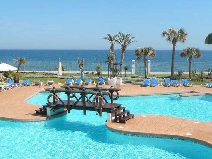 Ático de 3 habitaciones en Puerto Banus en venta con piscina garaje - 3.500.000 € (Ref: 9553453)