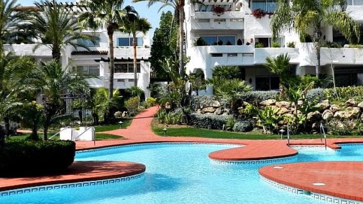 Ático de 3 habitaciones en Puerto Banus en venta con piscina garaje - 3.500.000 € (Ref: 9553453)
