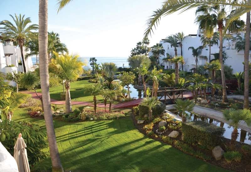 Ático de 3 habitaciones en Puerto Banus en venta con piscina garaje - 3.500.000 € (Ref: 9553453)