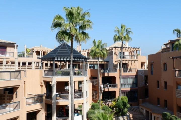 3 quarto Penthouse para venda em Marbella com piscina garagem - 1 300 000 € (Ref: 9553455)