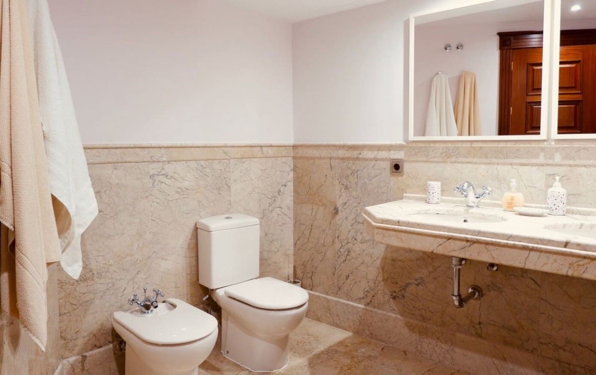 3 quarto Penthouse para venda em Marbella com piscina garagem - 1 300 000 € (Ref: 9553455)